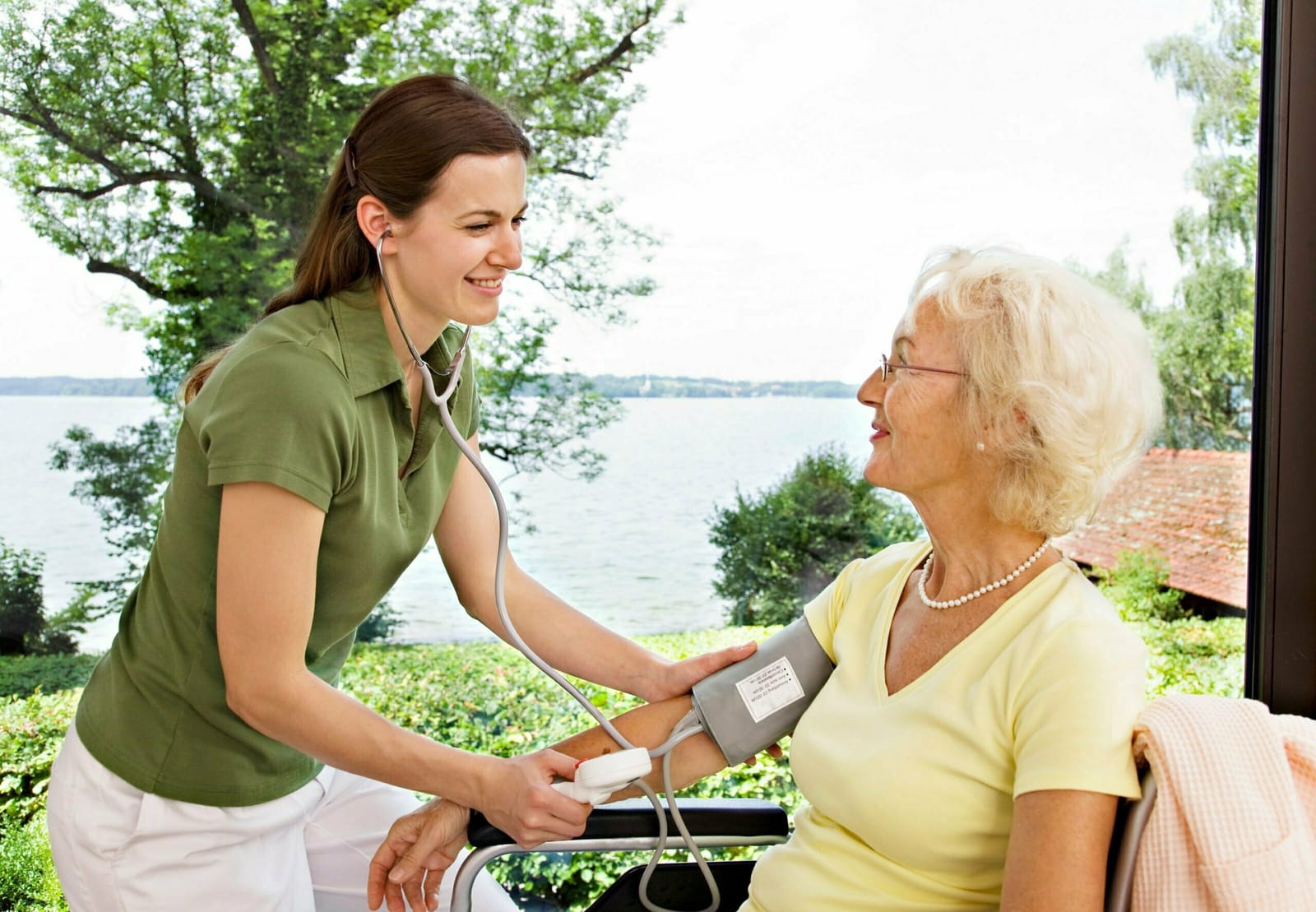 Why Should You Consider Travel Nursing?